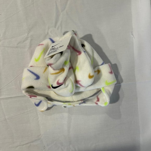 Infant Nike Swoosh Logo Print Cream Fleece Trapper Hat & Mittens Set NWT - Picture 4 of 4